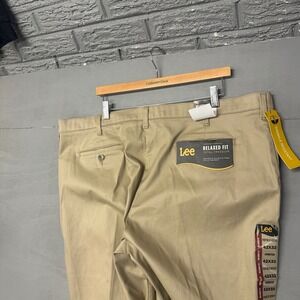 Lee Mens Total Freedom Relaxed Fit Khaki Pants Wrinkle Resist 42x32 Tan NWT